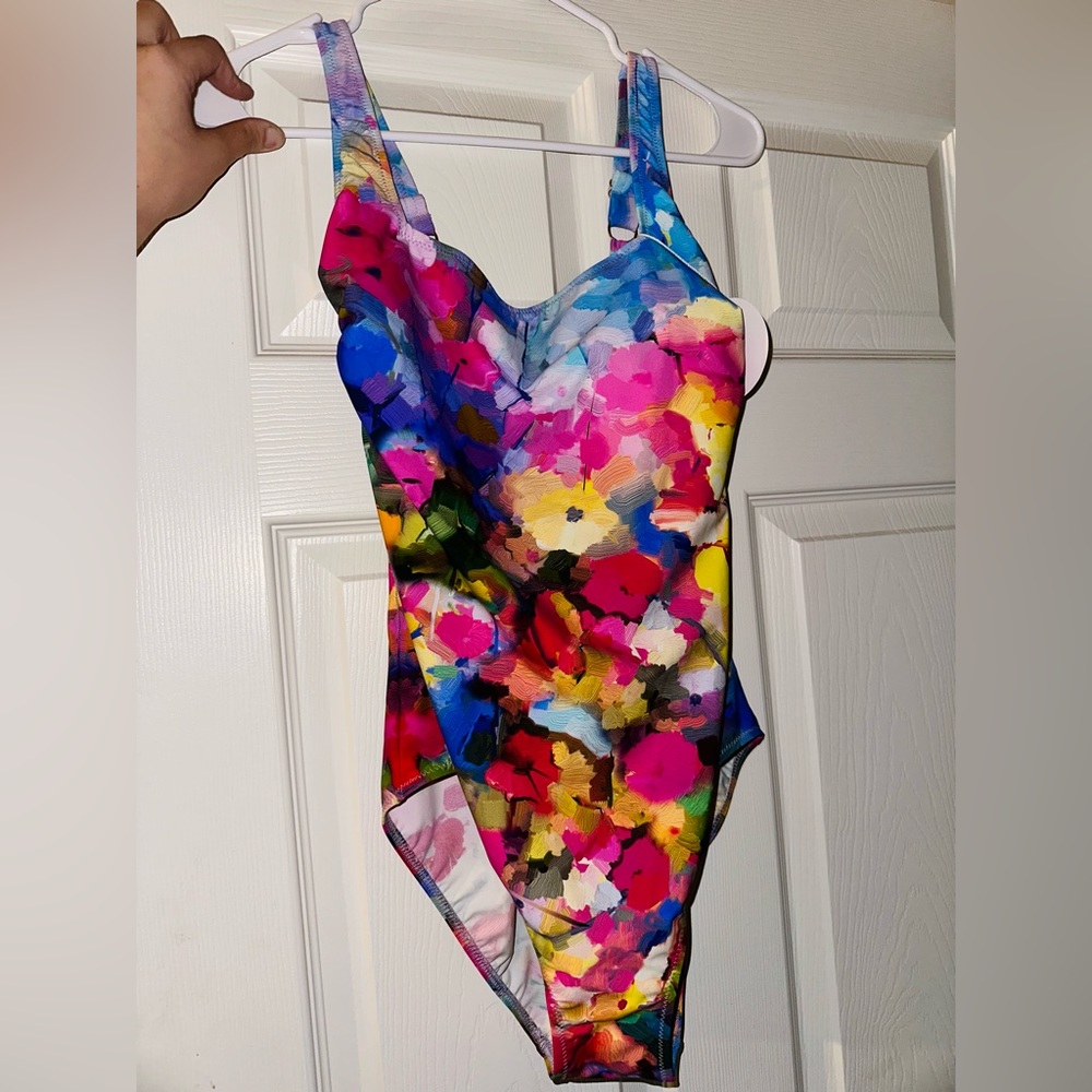 Gottex Size 8 Woman’s One Piece Bathing Suite - Floral Print - Body Shaping